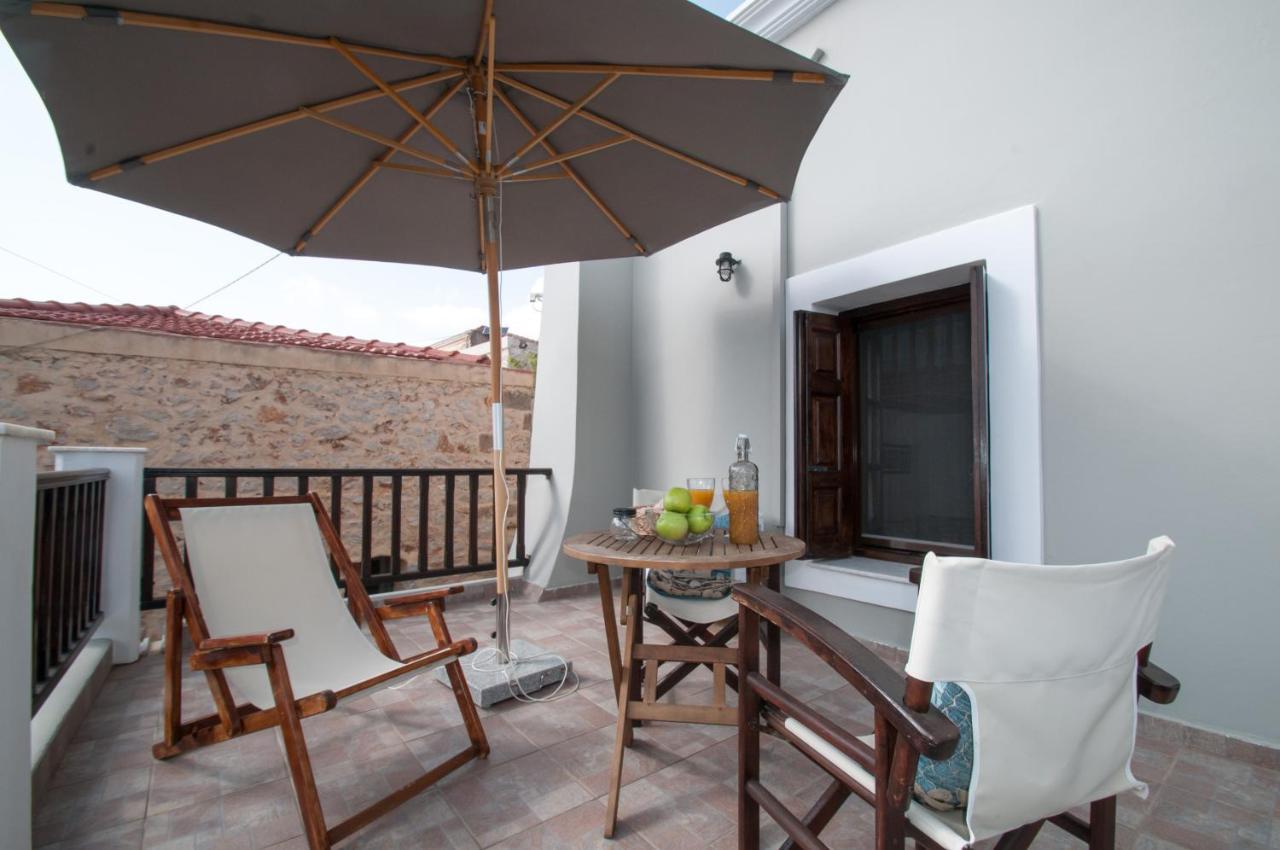 Luca'S Houses Chalki Town Bagian luar foto