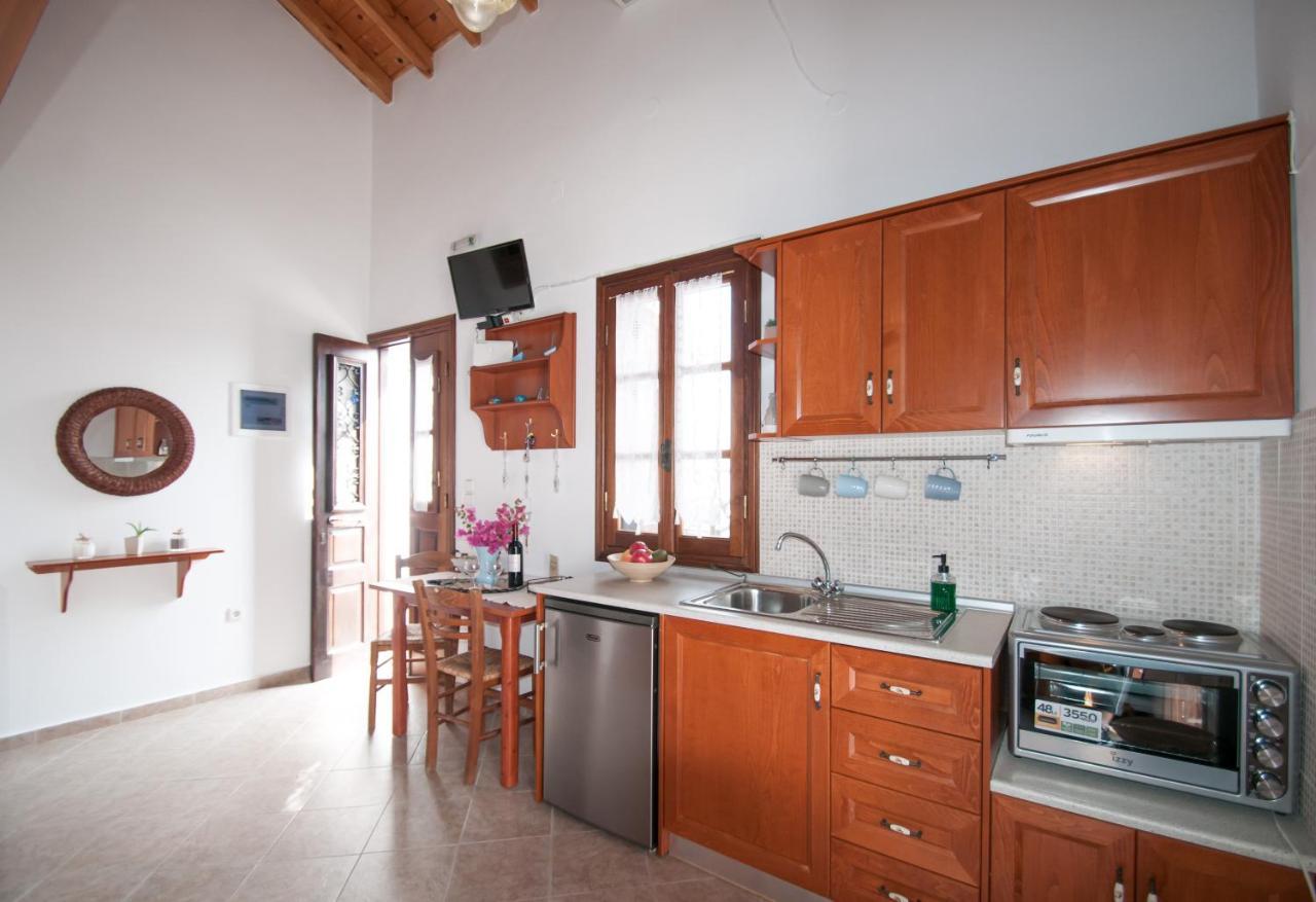 Luca'S Houses Chalki Town Bagian luar foto