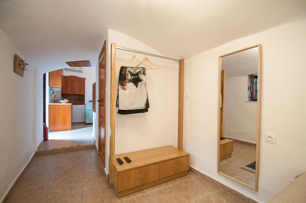 Luca'S Houses Chalki Town Bagian luar foto