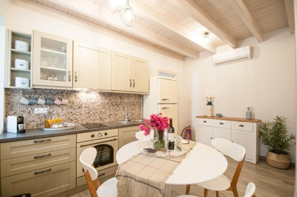 Luca'S Houses Chalki Town Bagian luar foto