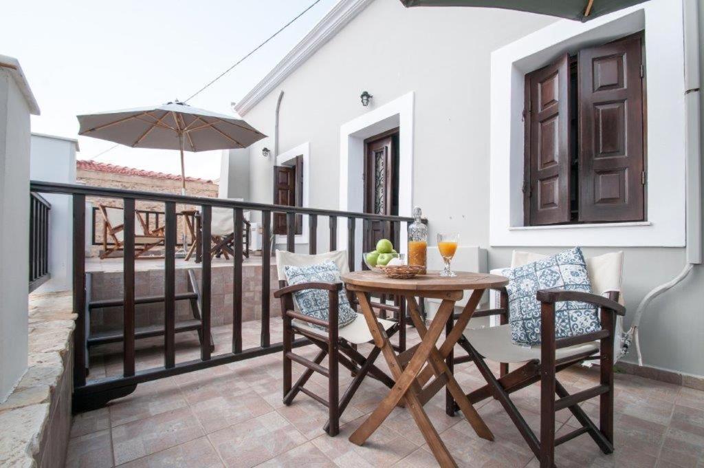 Luca'S Houses Chalki Town Bagian luar foto