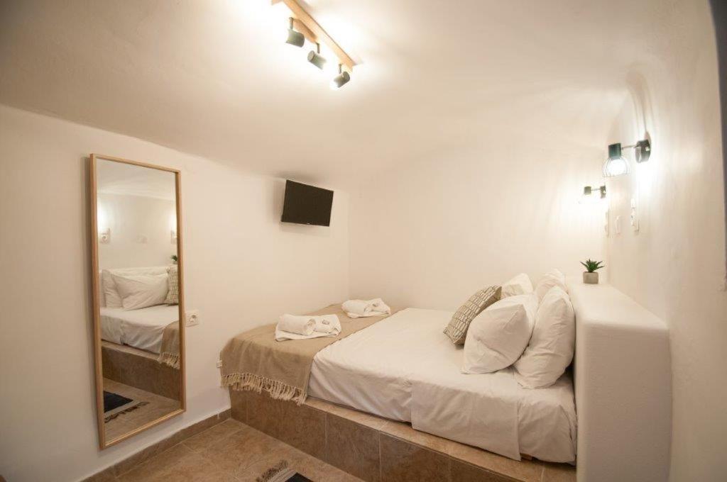 Luca'S Houses Chalki Town Bagian luar foto